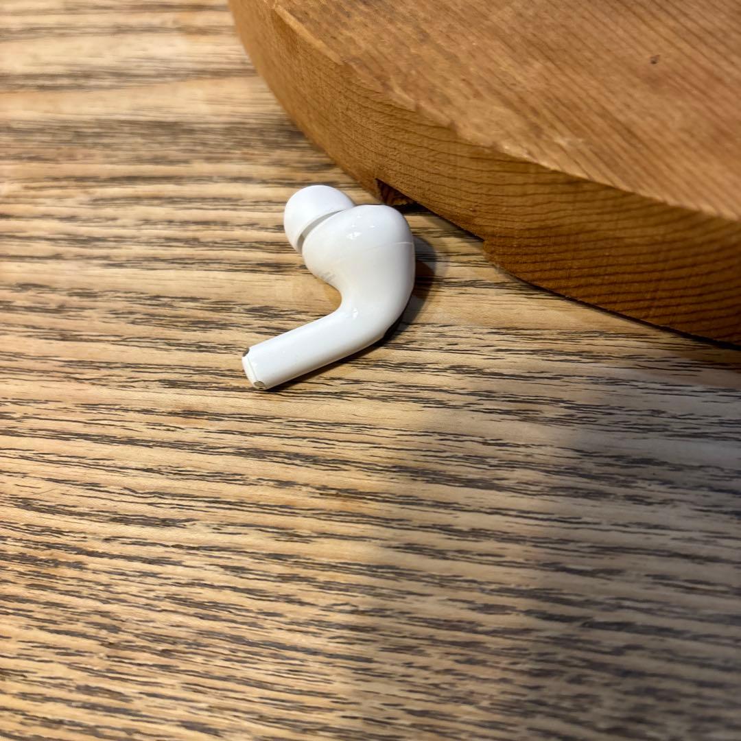 AirPods Pro ワイヤレスイヤホン ホワイト　第3世代　右耳のみ