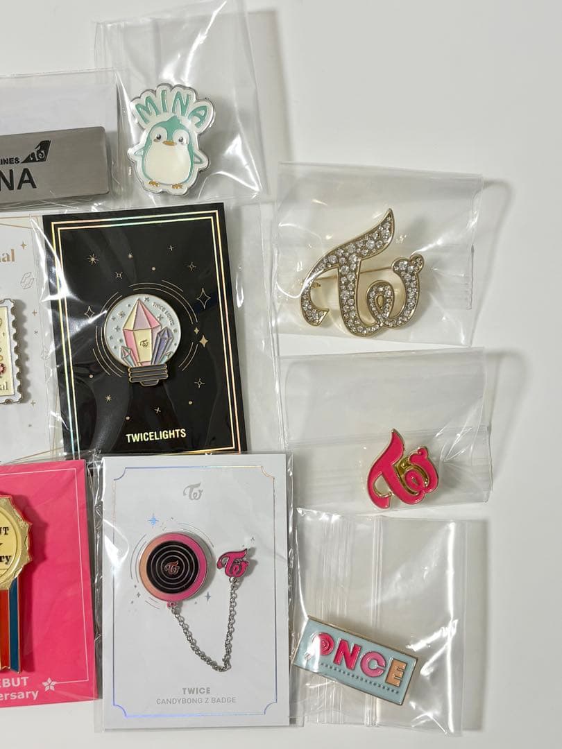 TWICE 公式ピンバッジ・キーチャーム11点まとめ売り