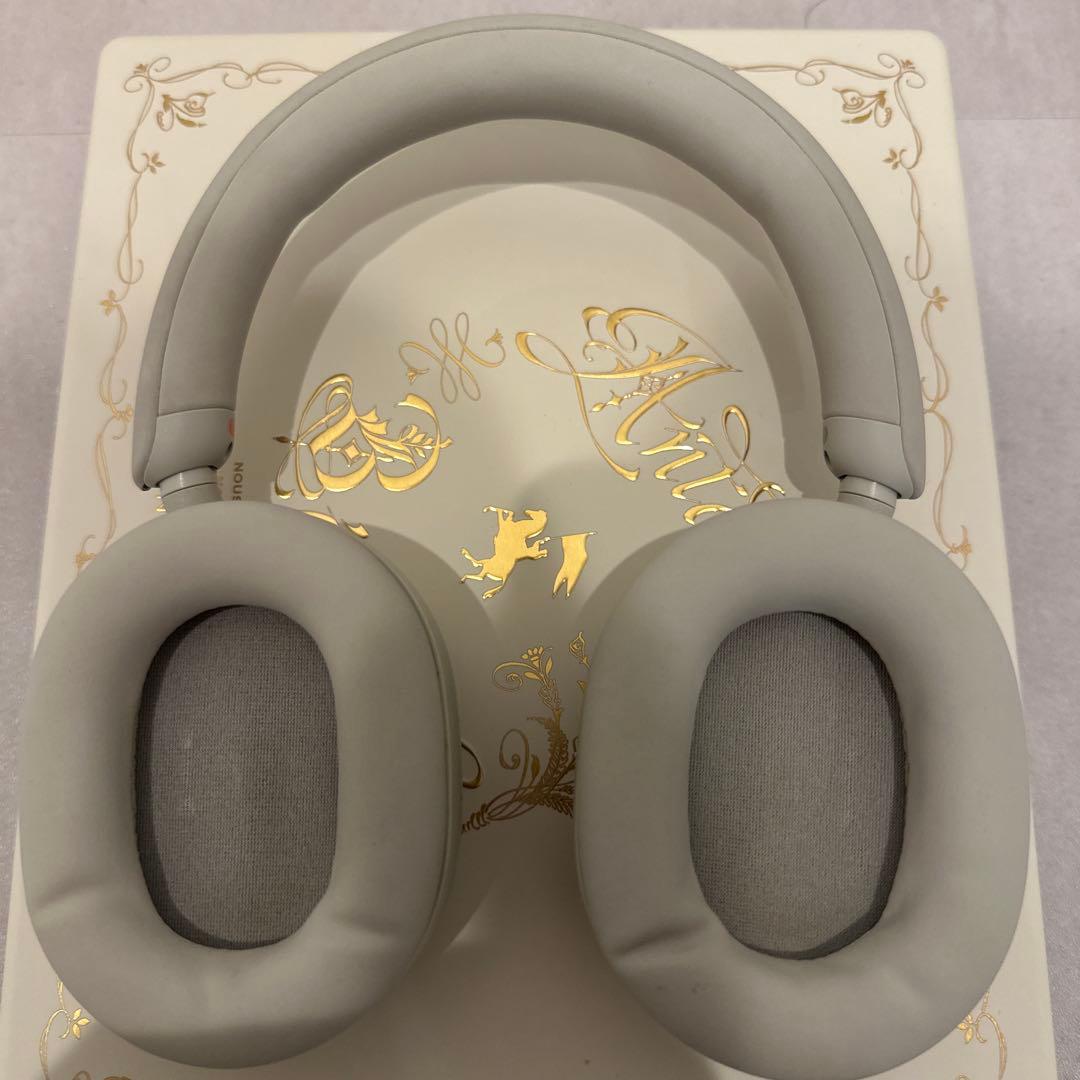 美品WH1000XM5ワイヤレスヘッドホン ホワイト 約250g 数回だけ使った