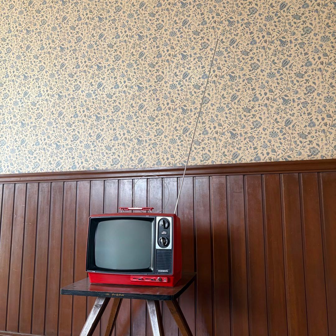 昭和レトロ　70年代　テレビ　デッドストック　箱付き　小型 ポータブルTV