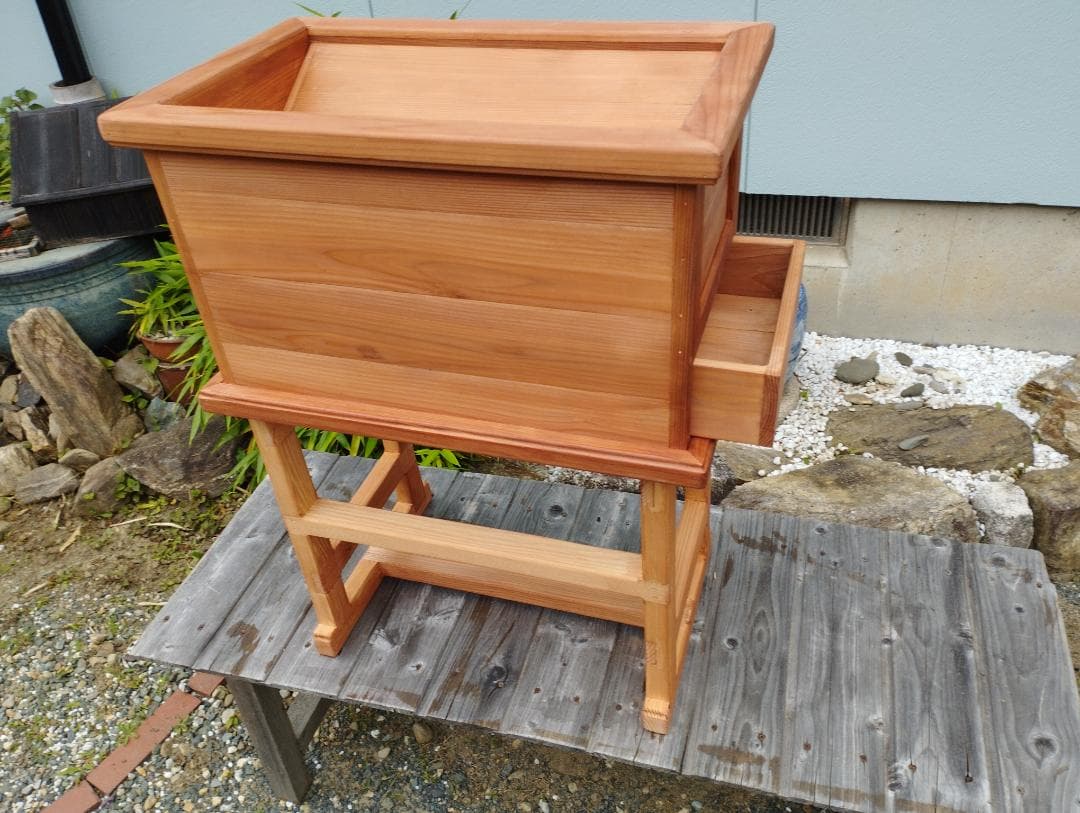 柿渋塗賽銭箱（台付）