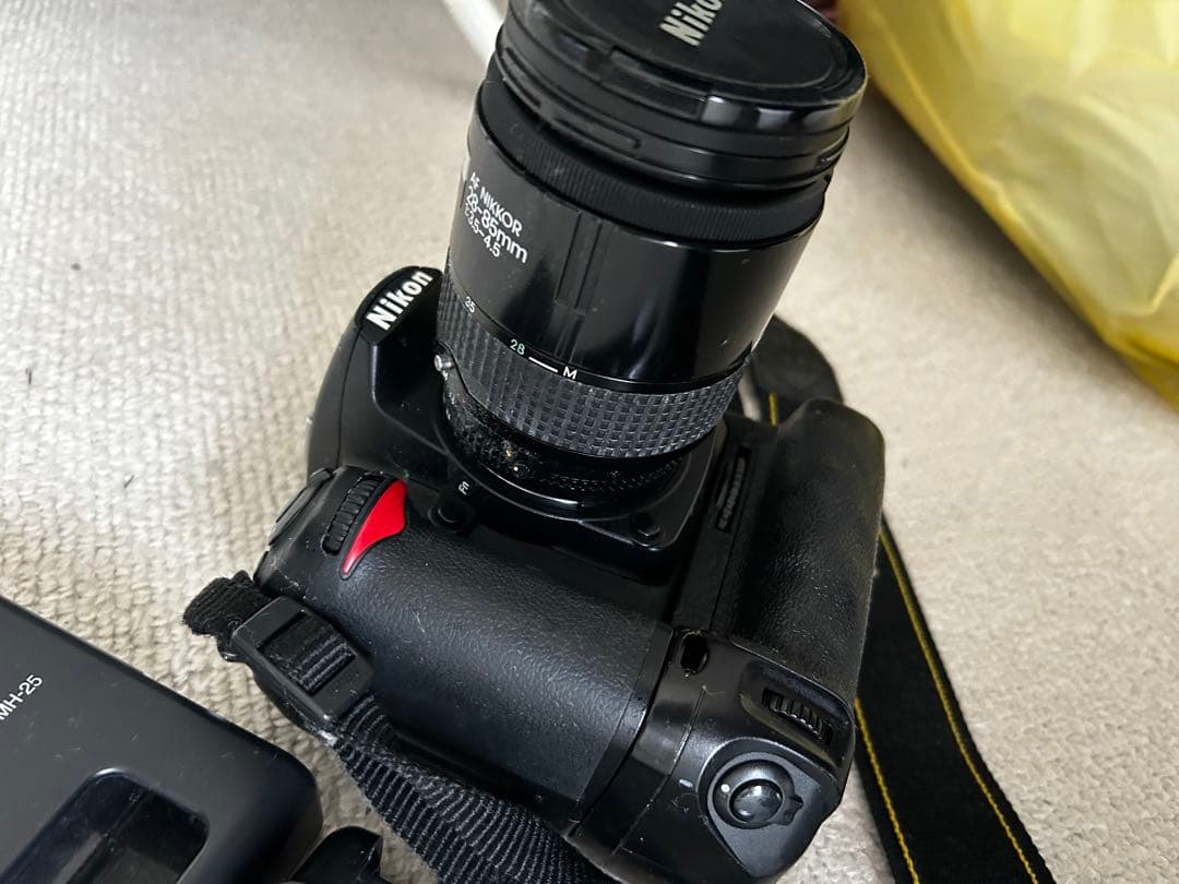 Nikon D7000 一眼レフカメラ レンズカバー バッテリー付き