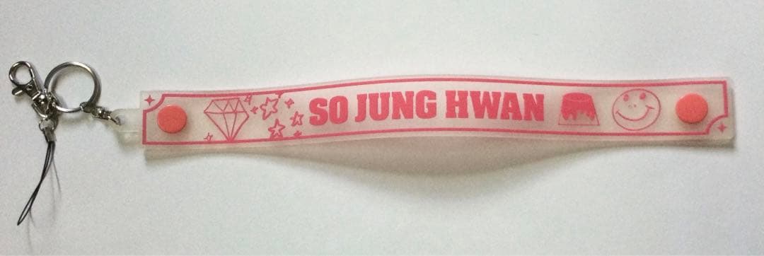 ソ・ジョンファン× Wonderland Tシャツ & ラバーストラップ