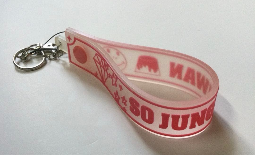 ソ・ジョンファン× Wonderland Tシャツ & ラバーストラップ