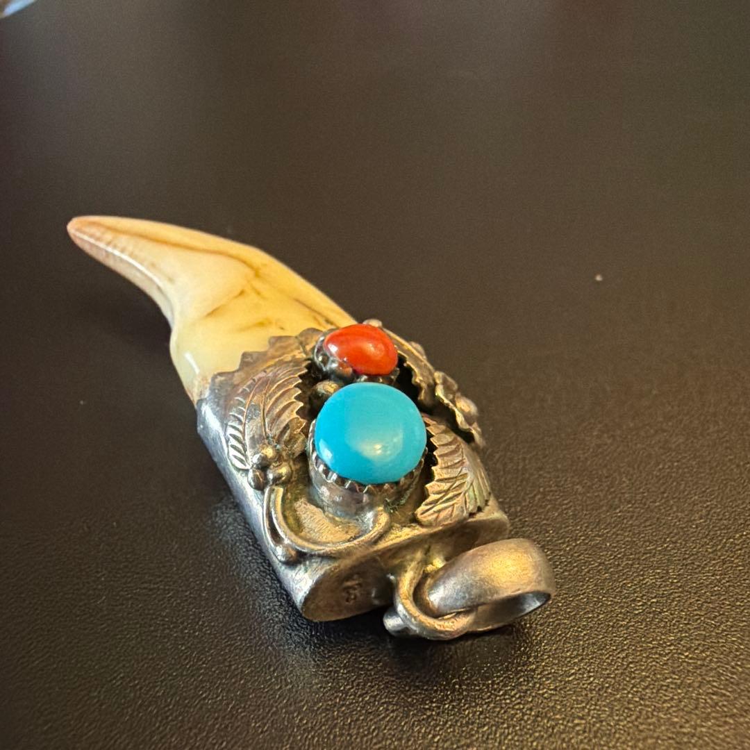 【超希少品】本物のインディアンジュエリー シルバー925/動物牙 ヴィン