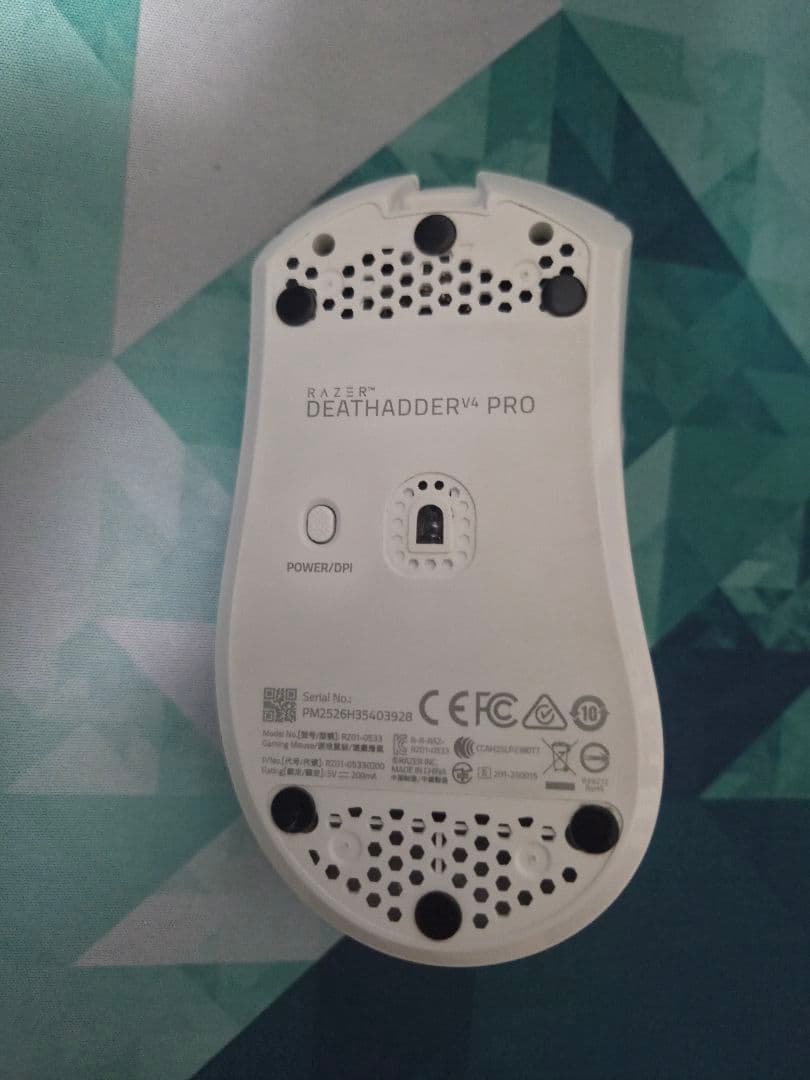 Razer DeathAdder V4 Pro　ゲーミングマウス