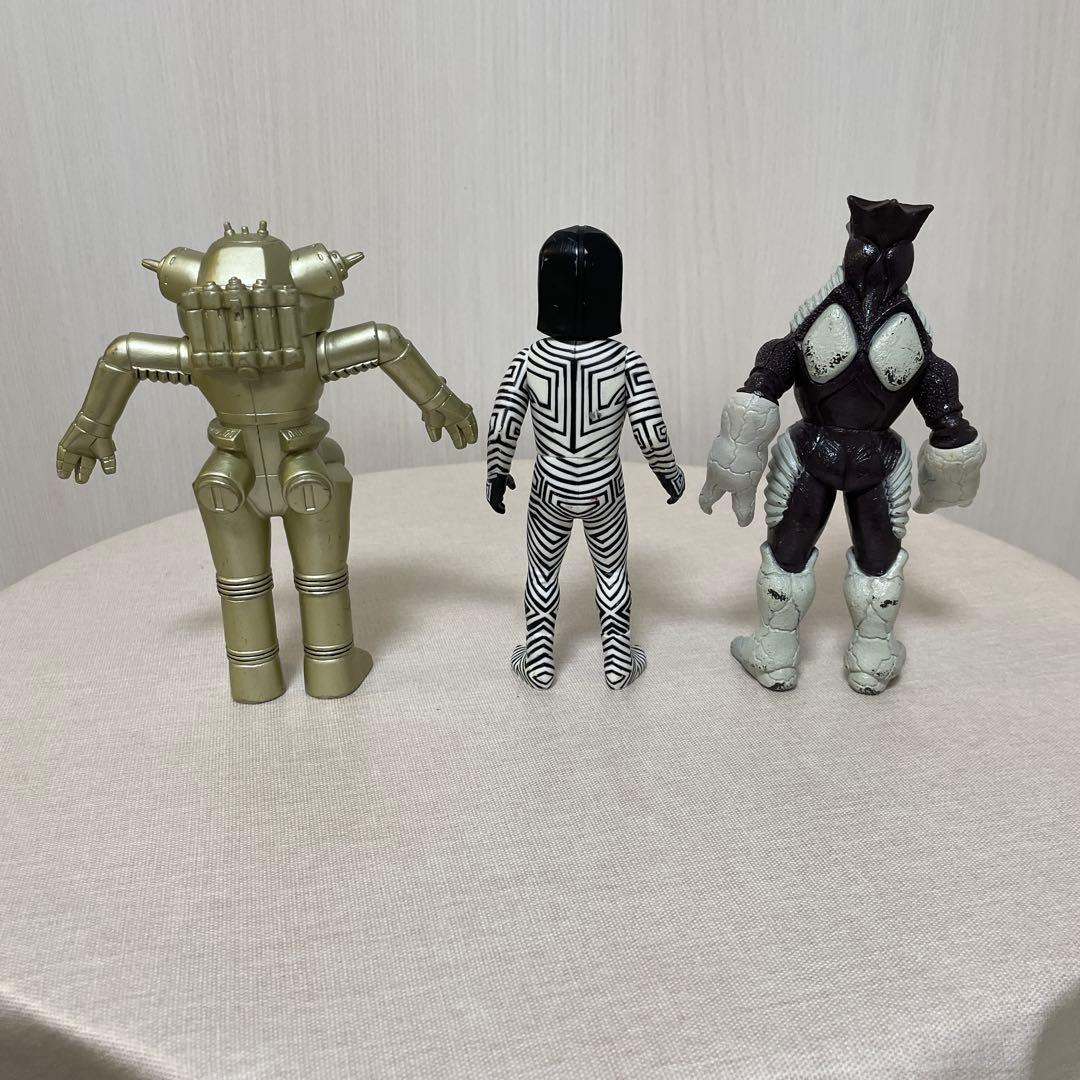 ウルトラマン　怪獣　フィギュア　18体セット （バラ売り不可）＋戦闘機