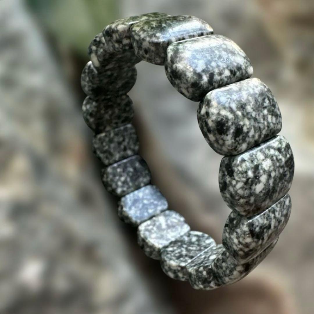 遠野霊石　超高波動　スペシャルバングル　ハンドメイド　感謝の石　奇跡の石　波動石