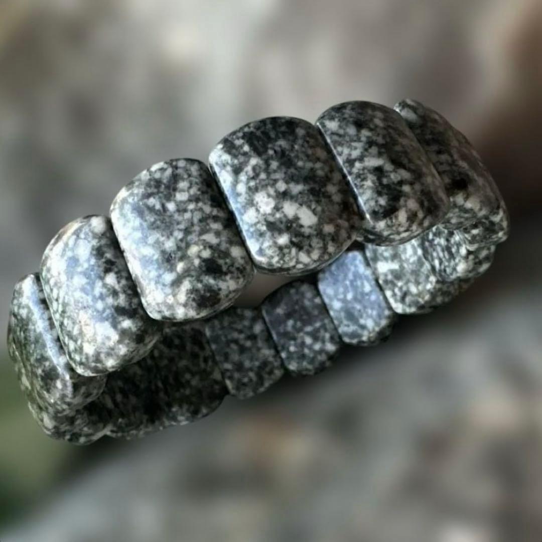 遠野霊石　超高波動　スペシャルバングル　ハンドメイド　感謝の石　奇跡の石　波動石