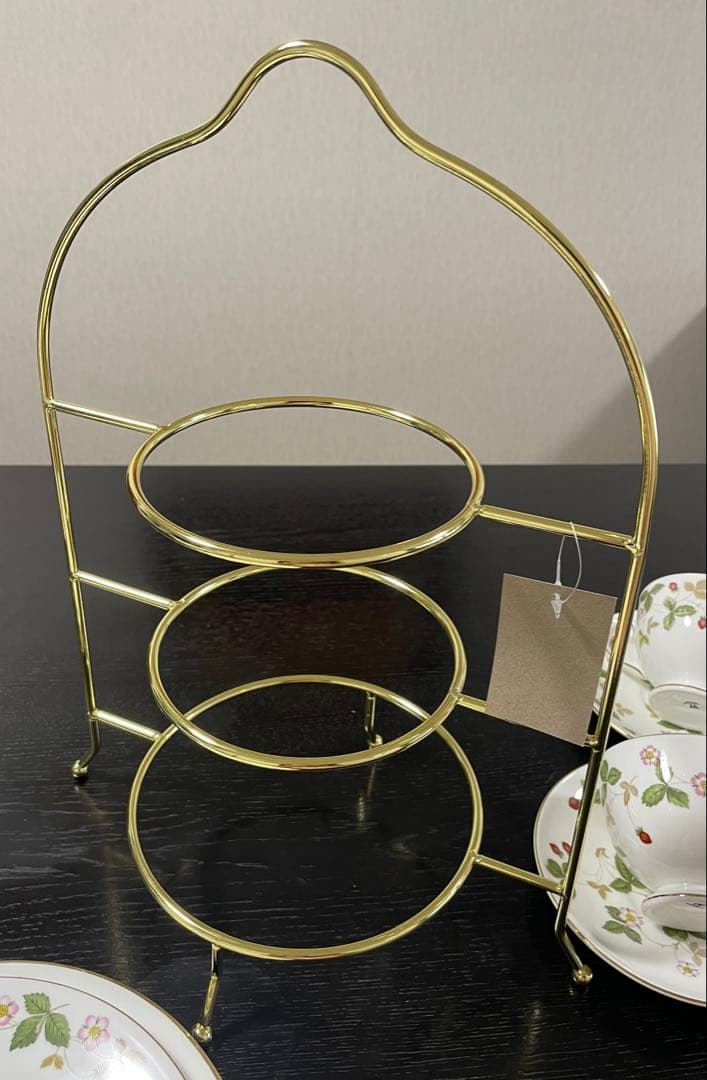 ウェッジウッド ワイルドストロベリーカップソーサープレート＆3段ケーキスタンド付