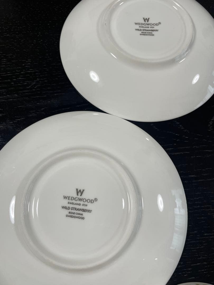 ウェッジウッド ワイルドストロベリーカップソーサープレート＆3段ケーキスタンド付
