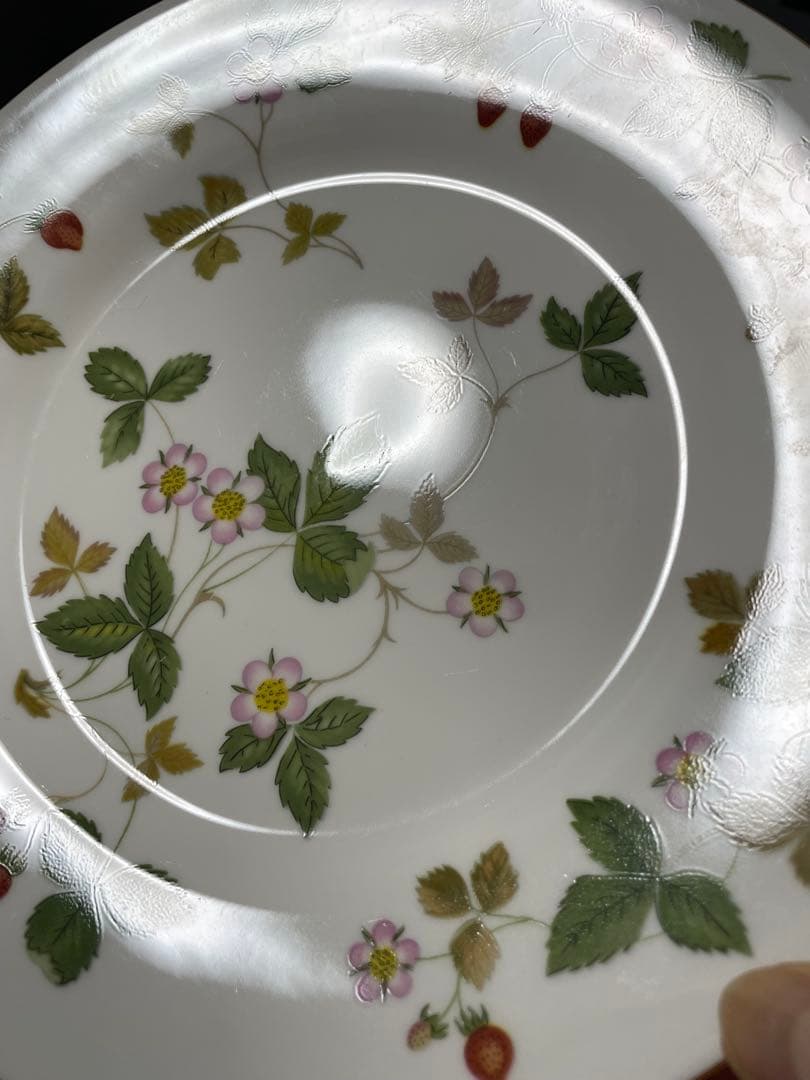 ウェッジウッド ワイルドストロベリーカップソーサープレート＆3段ケーキスタンド付