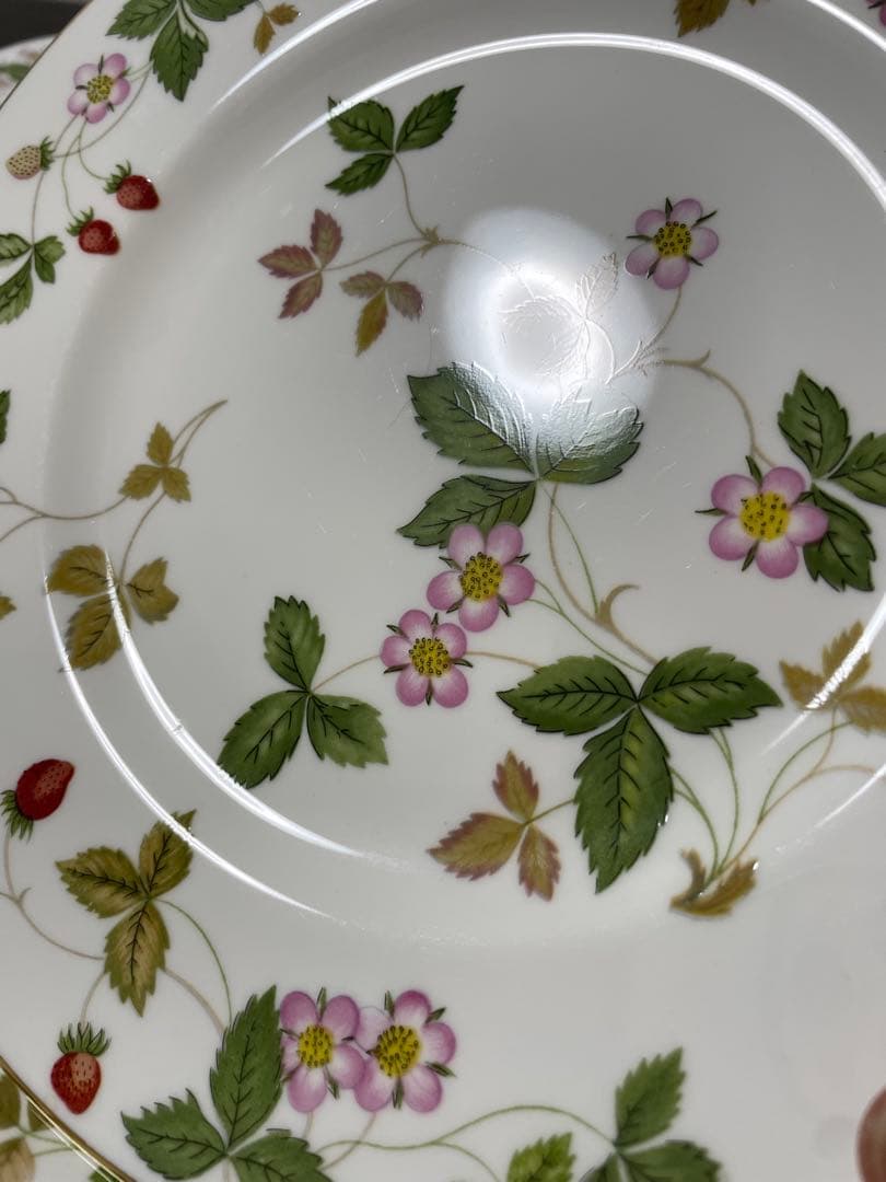 ウェッジウッド ワイルドストロベリーカップソーサープレート＆3段ケーキスタンド付