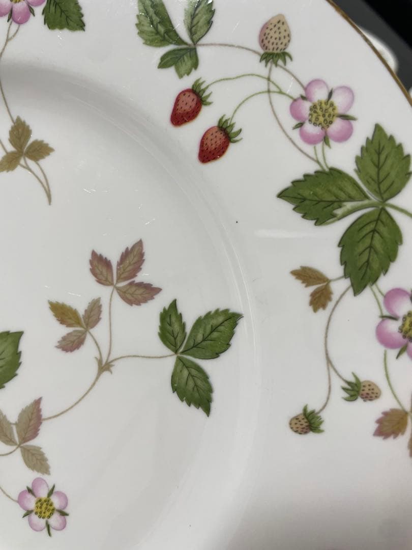 ウェッジウッド ワイルドストロベリーカップソーサープレート＆3段ケーキスタンド付