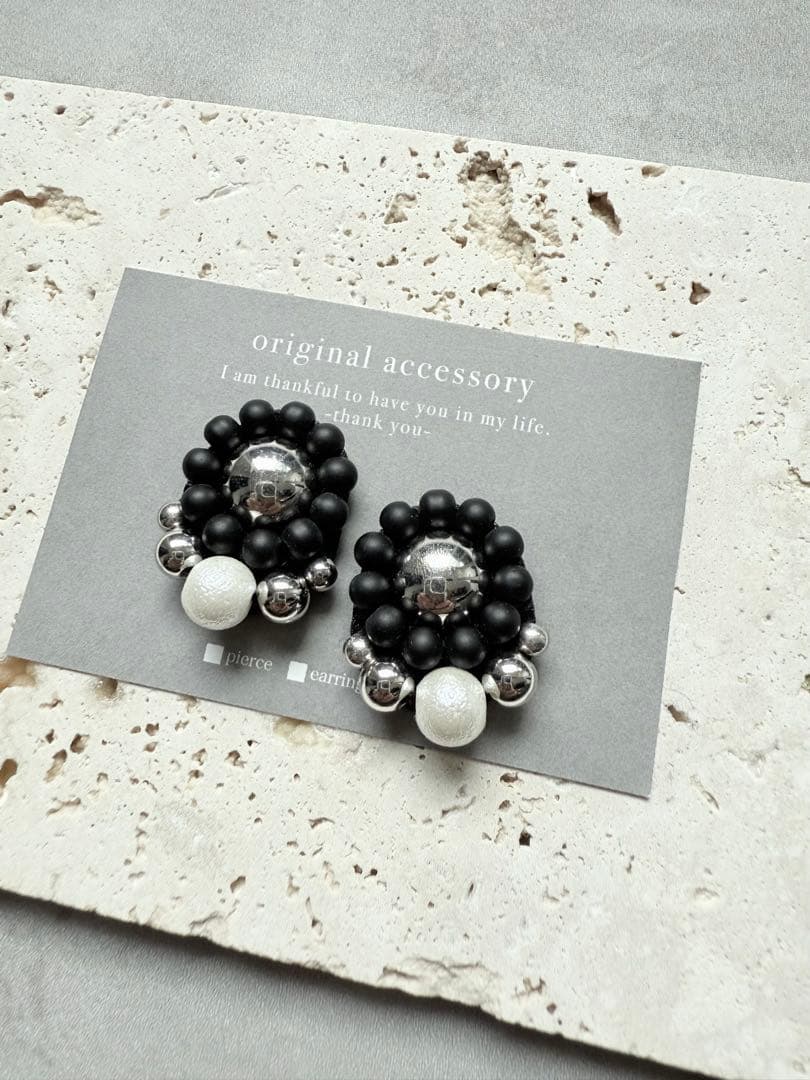 サージカルステンレス⭐︎ビーズ刺繍ピアス