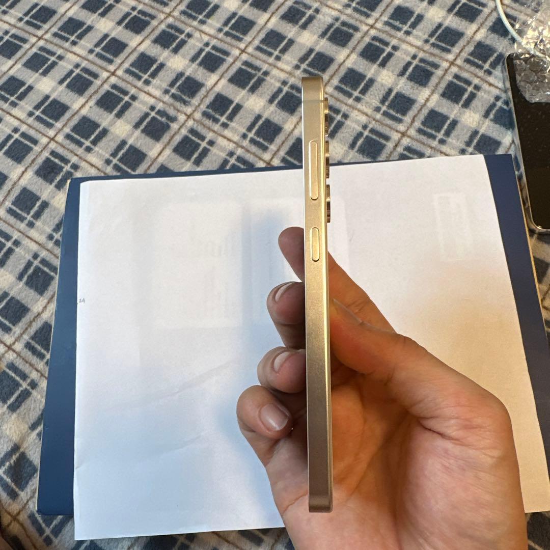 Galaxy S24 本体 SCG25 アンバーイエローSIMフリー