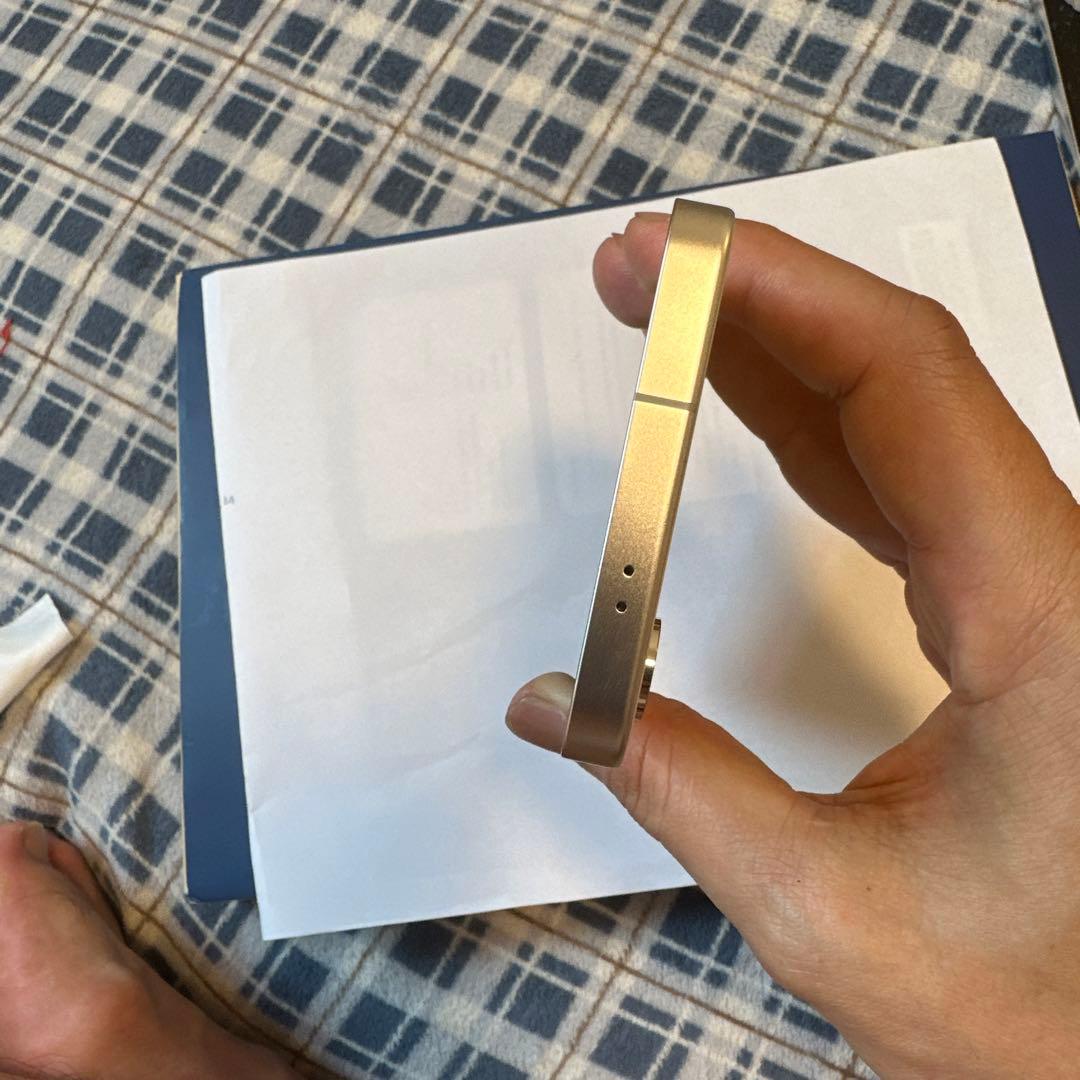 Galaxy S24 本体 SCG25 アンバーイエローSIMフリー