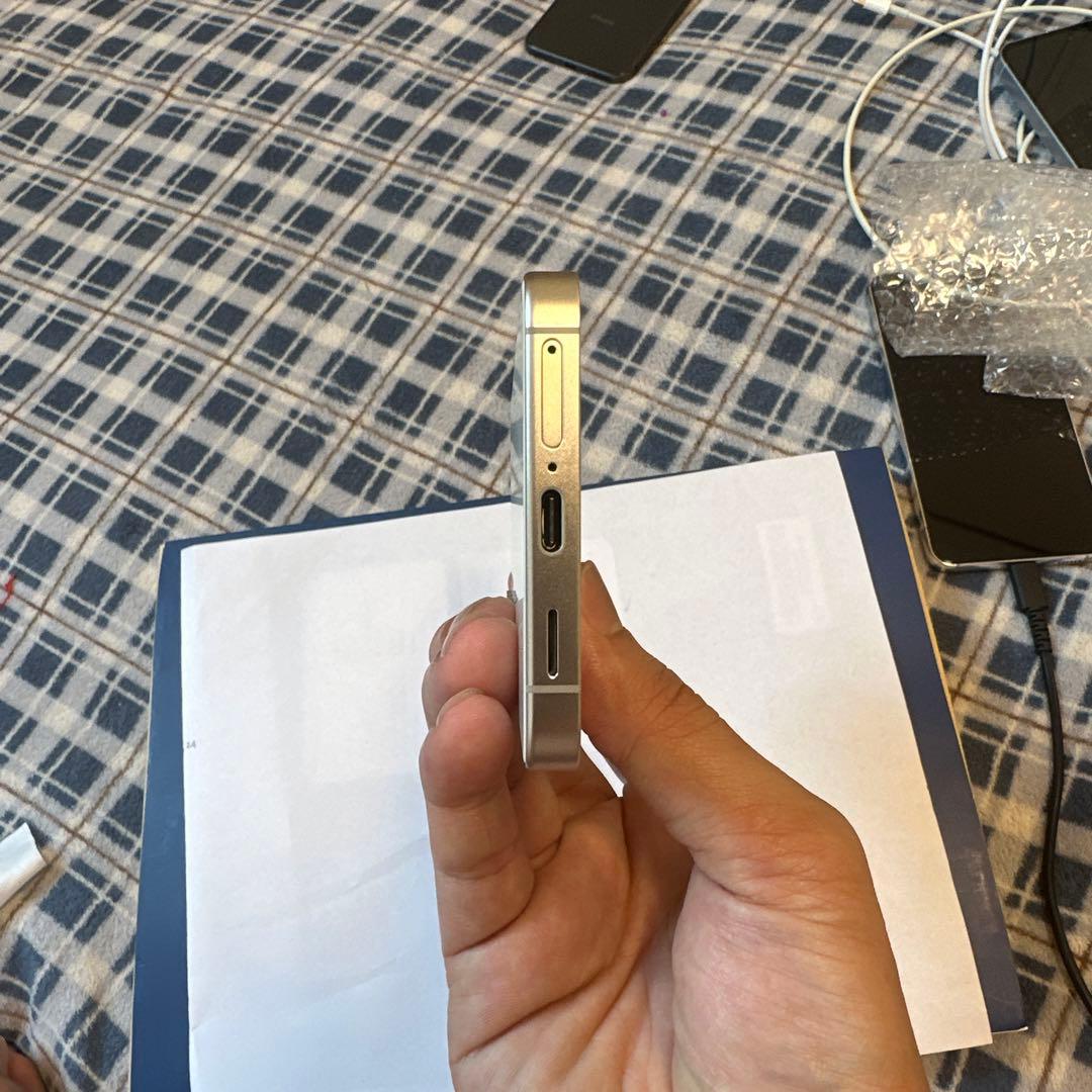 Galaxy S24 本体 SCG25 アンバーイエローSIMフリー