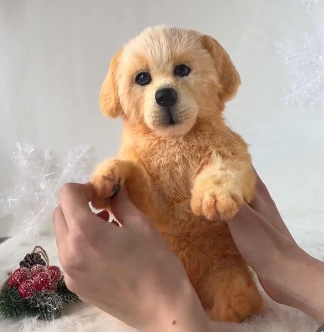 ゴールデンレトリバーの子犬のぬいぐるみ