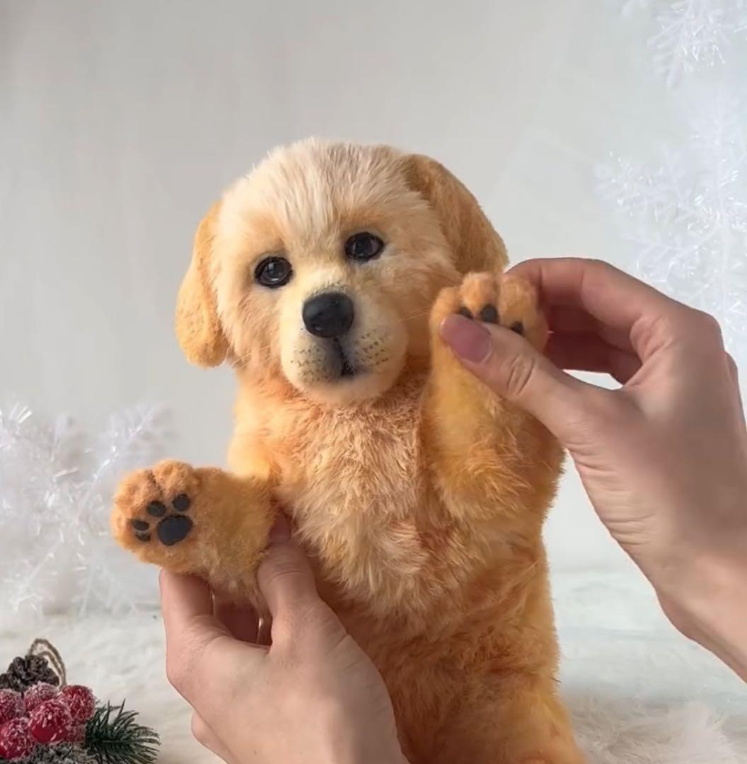 ゴールデンレトリバーの子犬のぬいぐるみ
