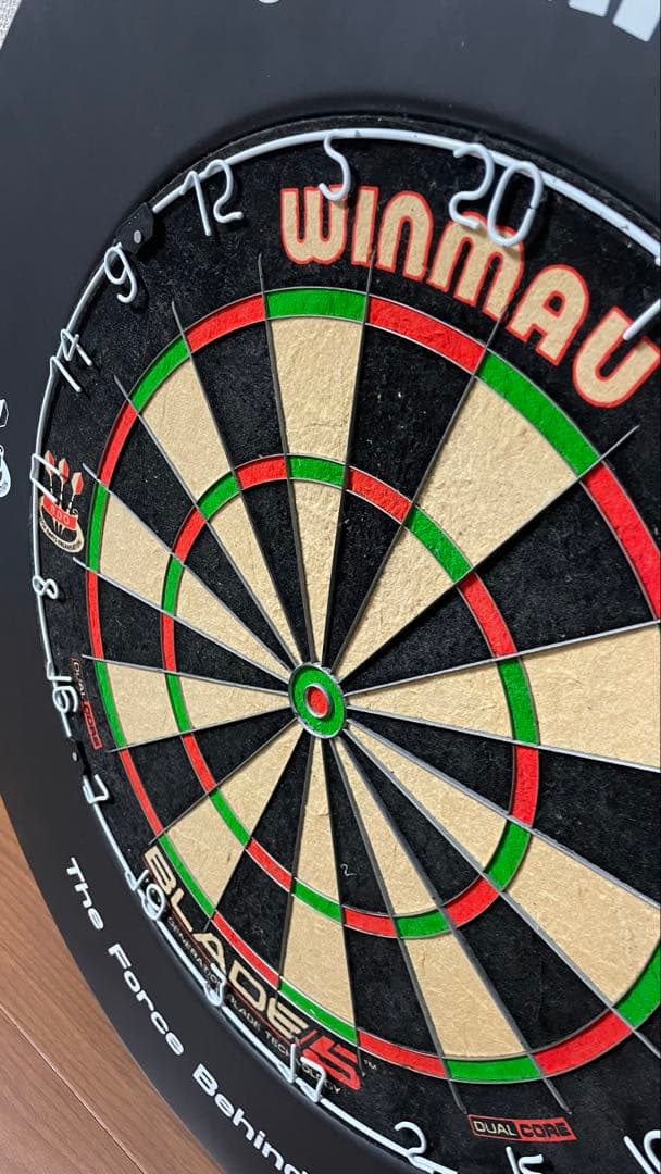 winmau BLADE5 ハードダーツボード サラウンド付き