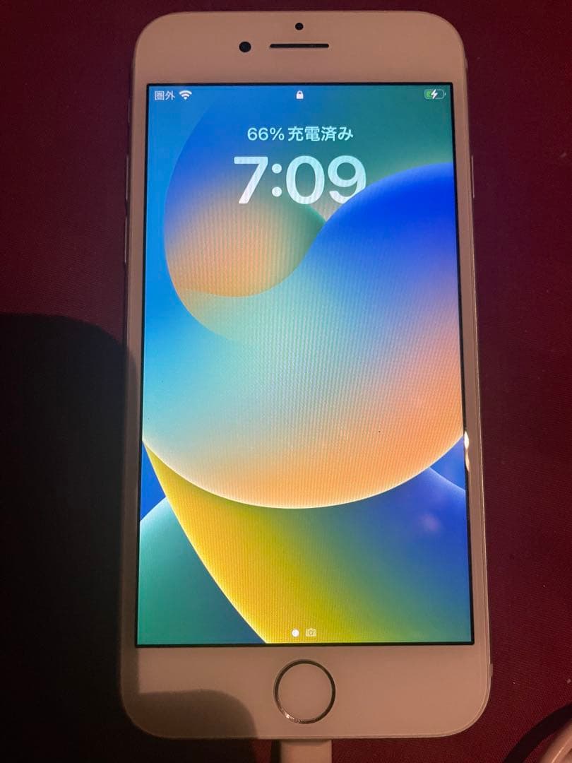 iPhone 8 本体 スマホ 64GB シルバー　ホワイト Apple
