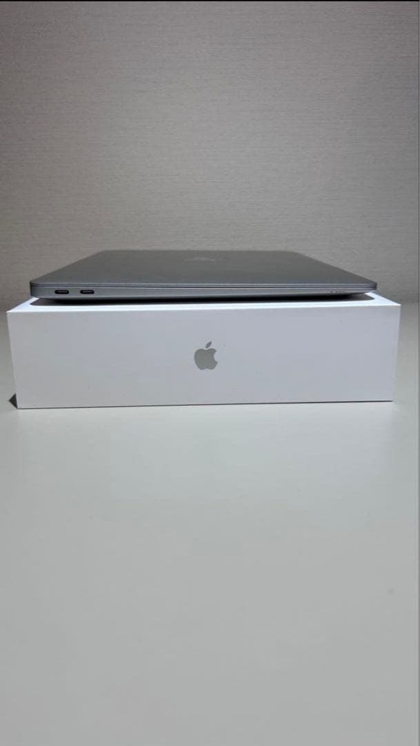 Apple MacBook Air 13-inch (2020) 本体