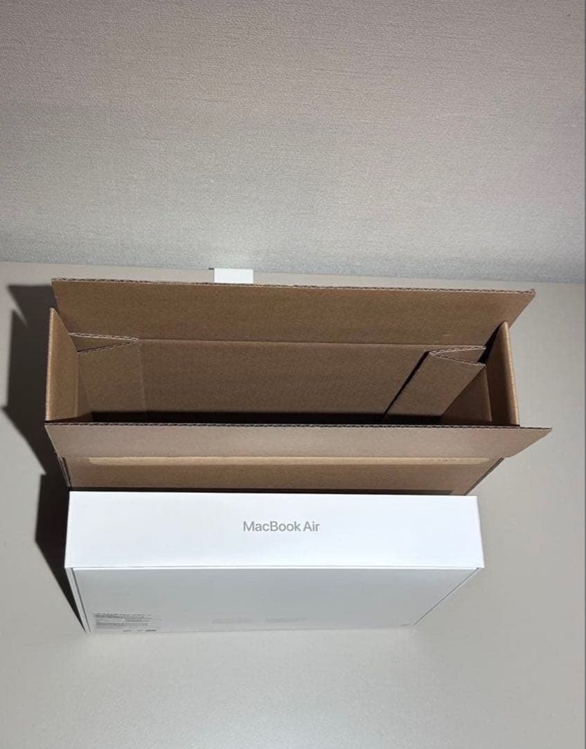 Apple MacBook Air 13-inch (2020) 本体