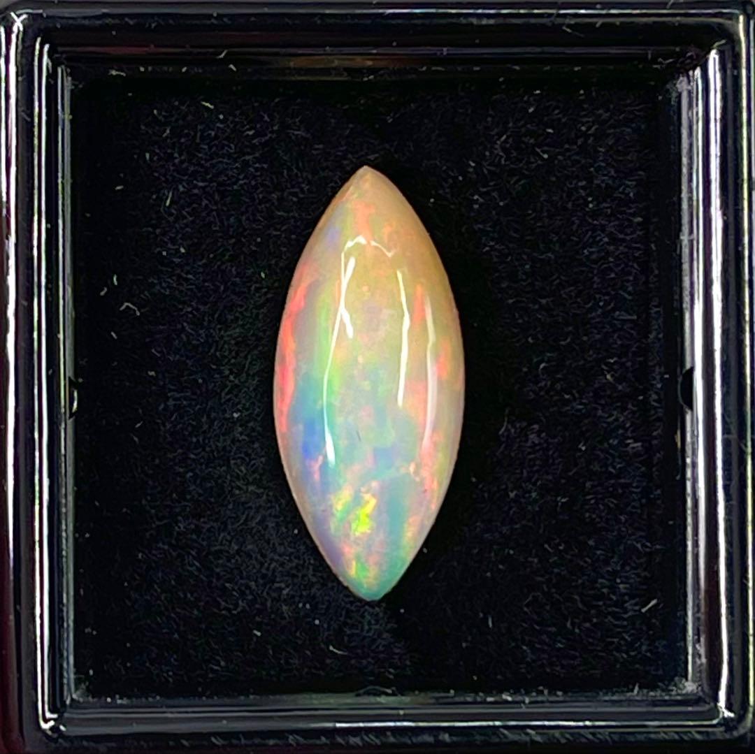 宝石ルース 『魅力的な全面の彩りの斑（ふ）』エチオピア産天然オパール2.619ソ