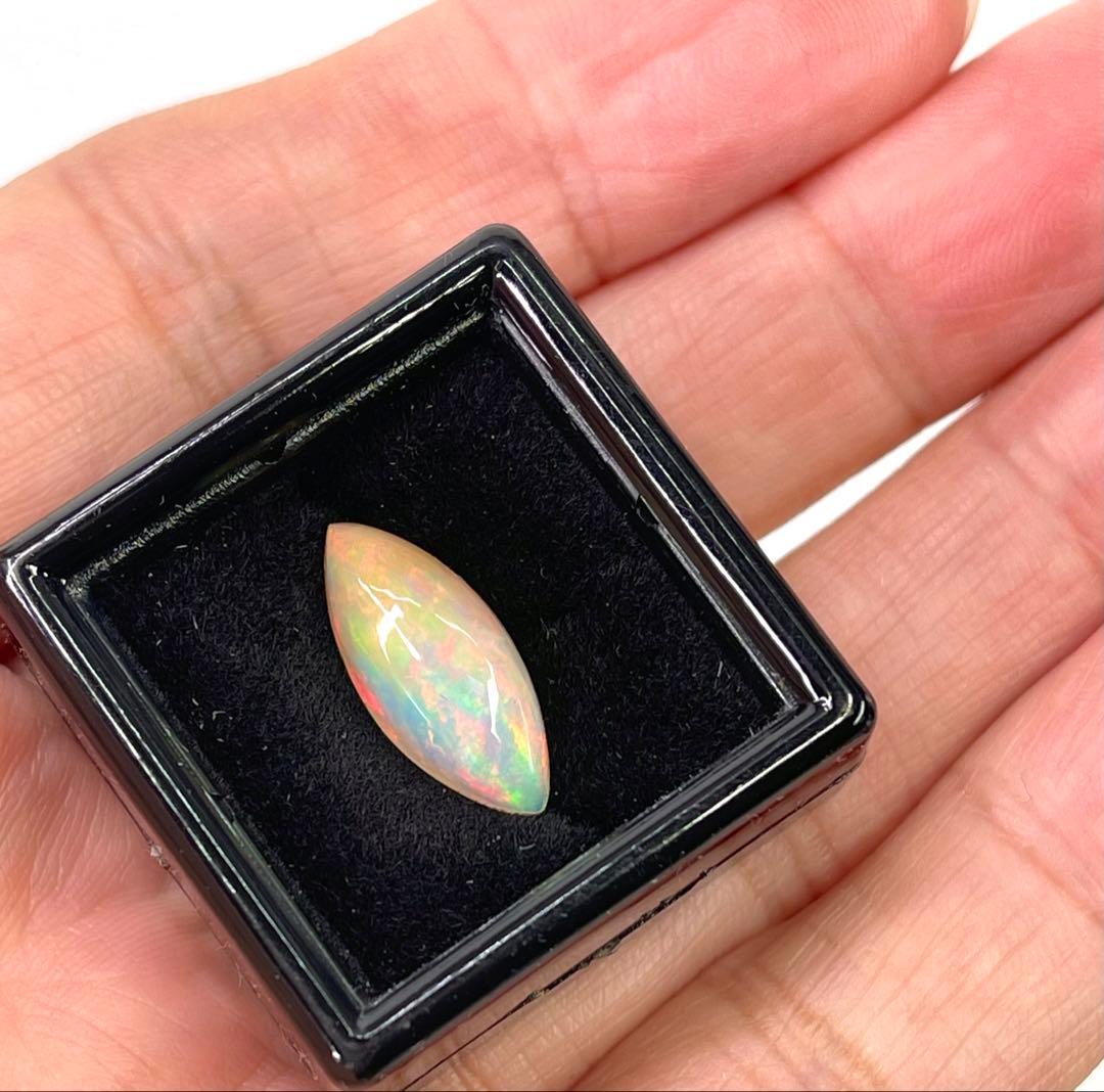 宝石ルース 『魅力的な全面の彩りの斑（ふ）』エチオピア産天然オパール2.619ソ