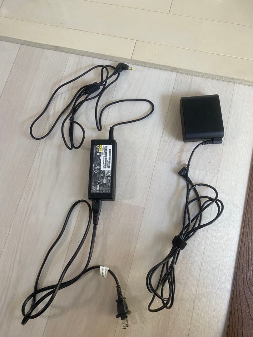 ノートパソコン 富士通 LIFEBOOK ホワイトAH50/C2