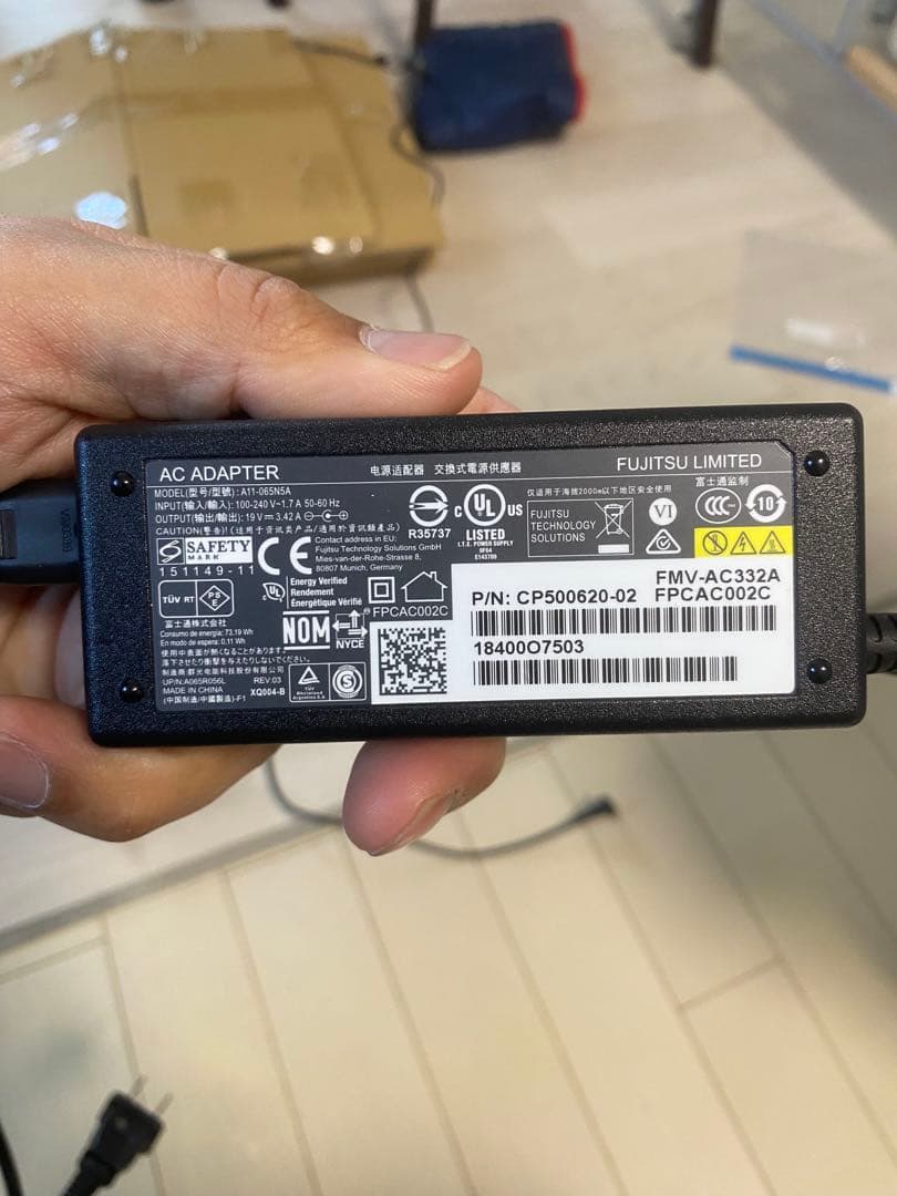 ノートパソコン 富士通 LIFEBOOK ホワイトAH50/C2