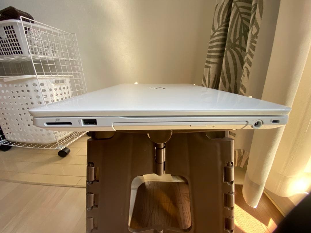 ノートパソコン 富士通 LIFEBOOK ホワイトAH50/C2