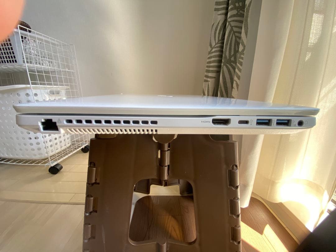 ノートパソコン 富士通 LIFEBOOK ホワイトAH50/C2