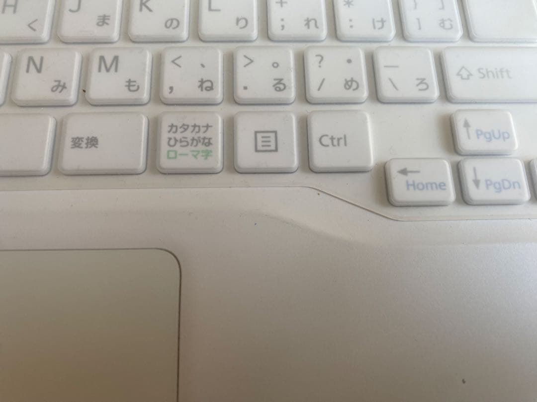 ノートパソコン 富士通 LIFEBOOK ホワイトAH50/C2