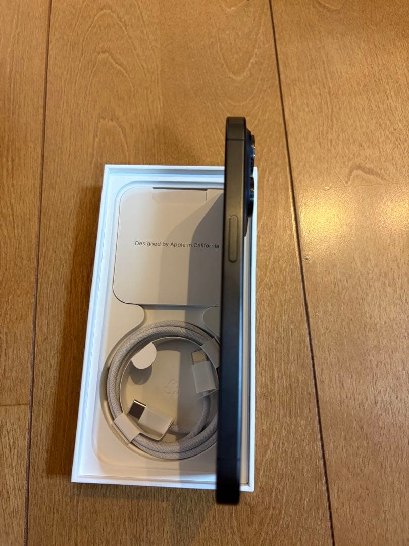 iPhone 15 Pro 128GB ブラックチタニウム SIMフリー 美品