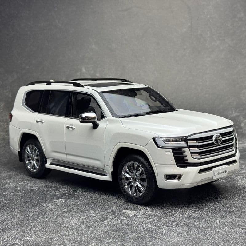 ミニカー 1：18 Toyota Land Cruiser ZX LC300