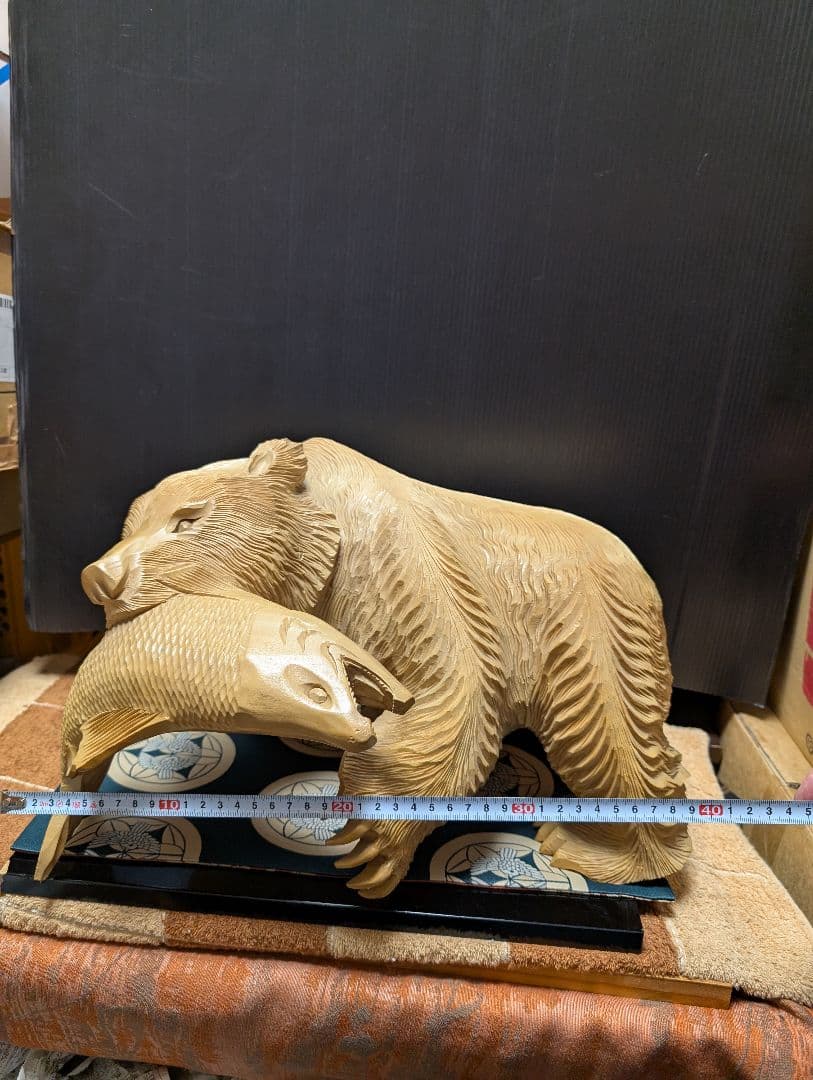 木彫りアンティック木製クマと魚の彫刻 約30cm白色珍しい白貴重品