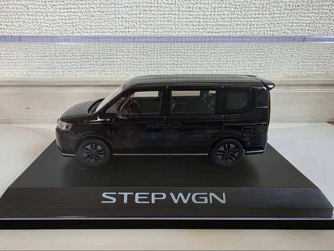 1/43 ホンダ ステップワゴン スパーダ　ミニカー
