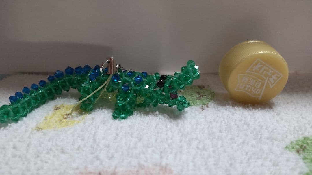 スワロフスキー ワニ型チャーム