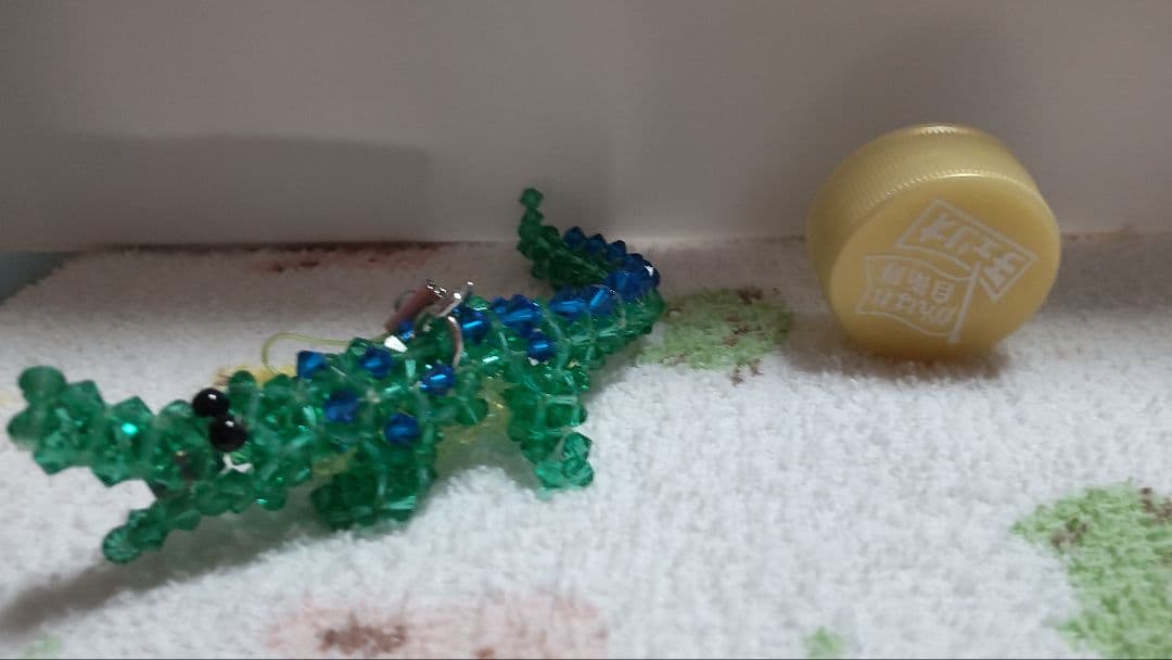 スワロフスキー ワニ型チャーム