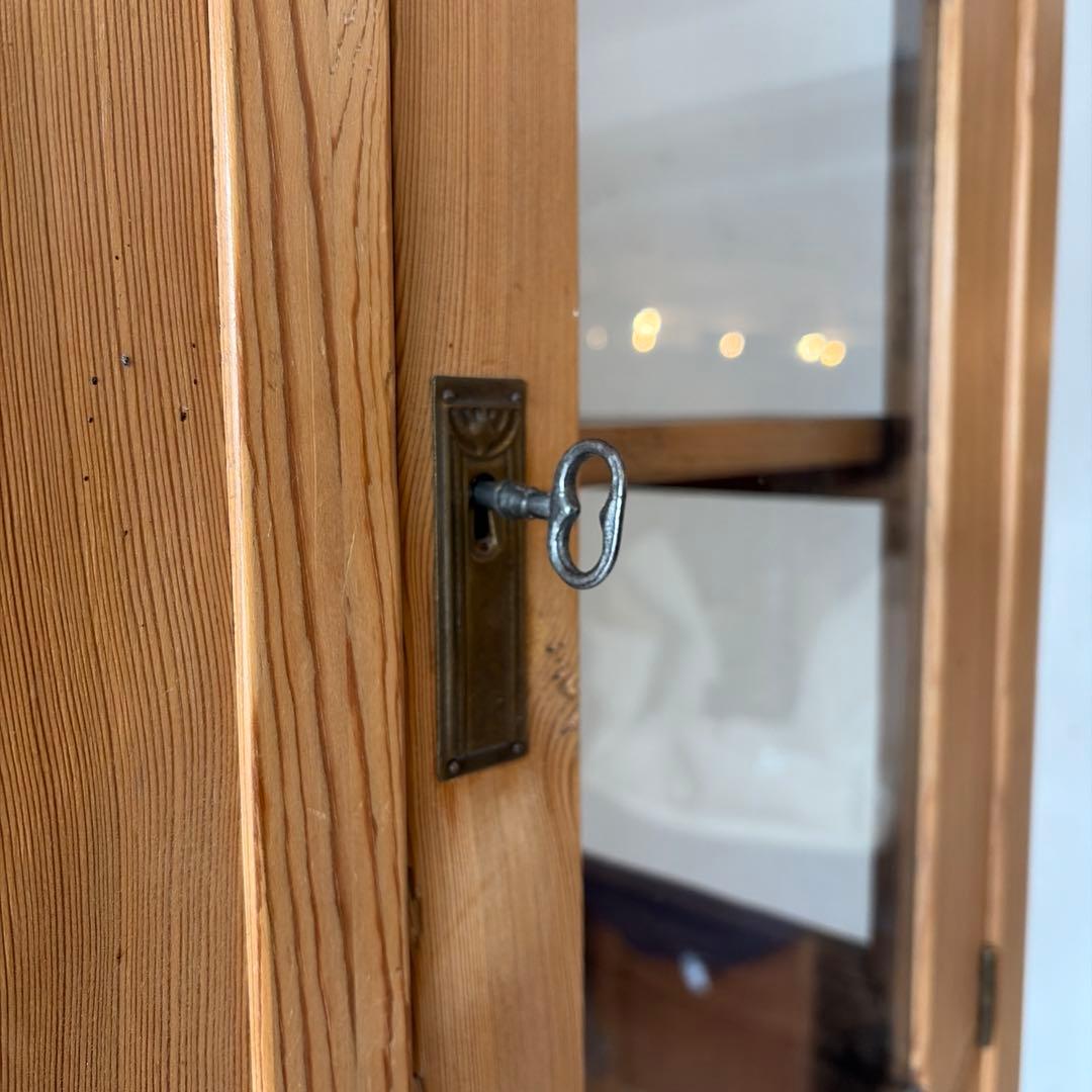 ビンテージ ガラス収納食器棚 キャビネット　ショーケース