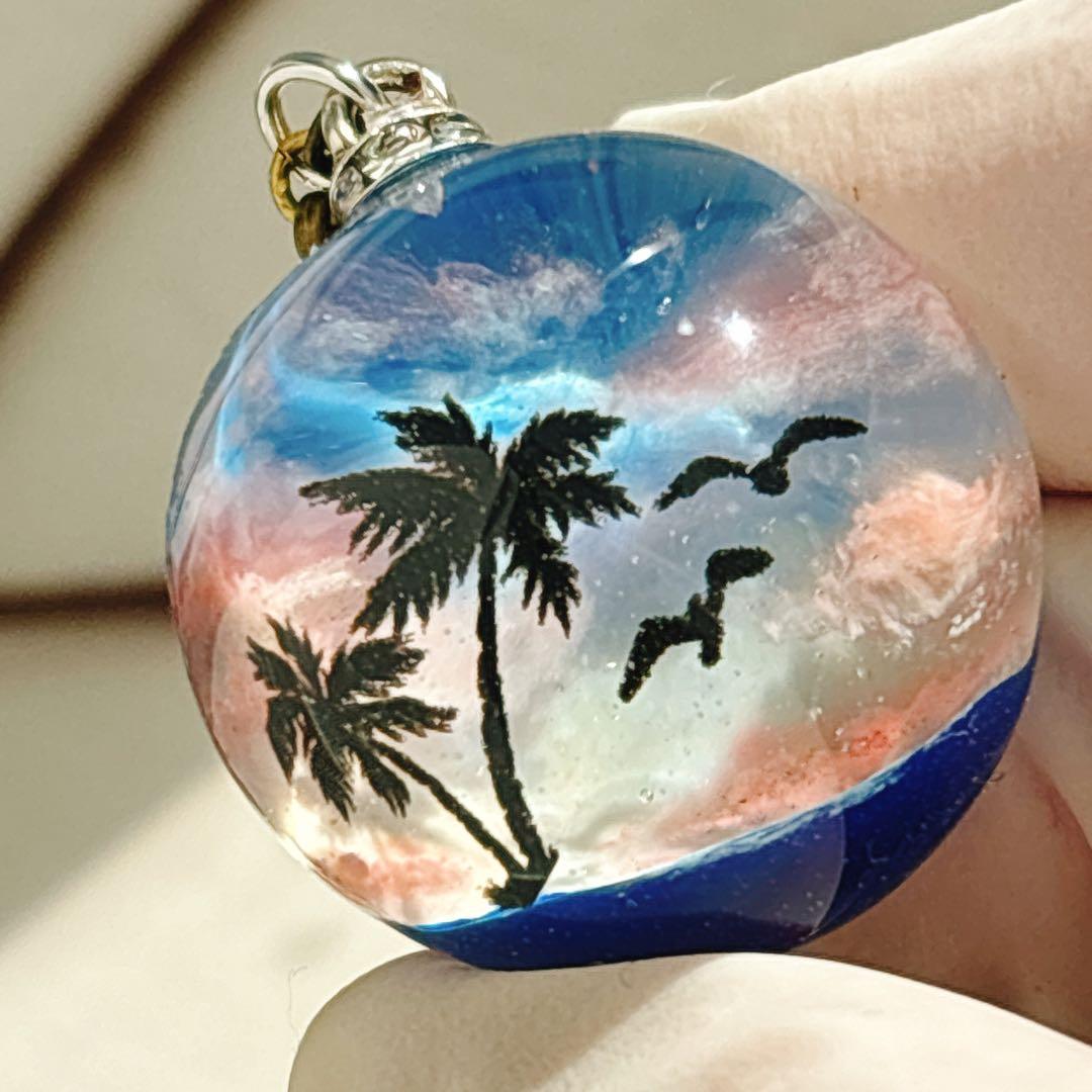 【現品限り】No.773 海　球体　ネックレス　レジン　雲 レジンアート