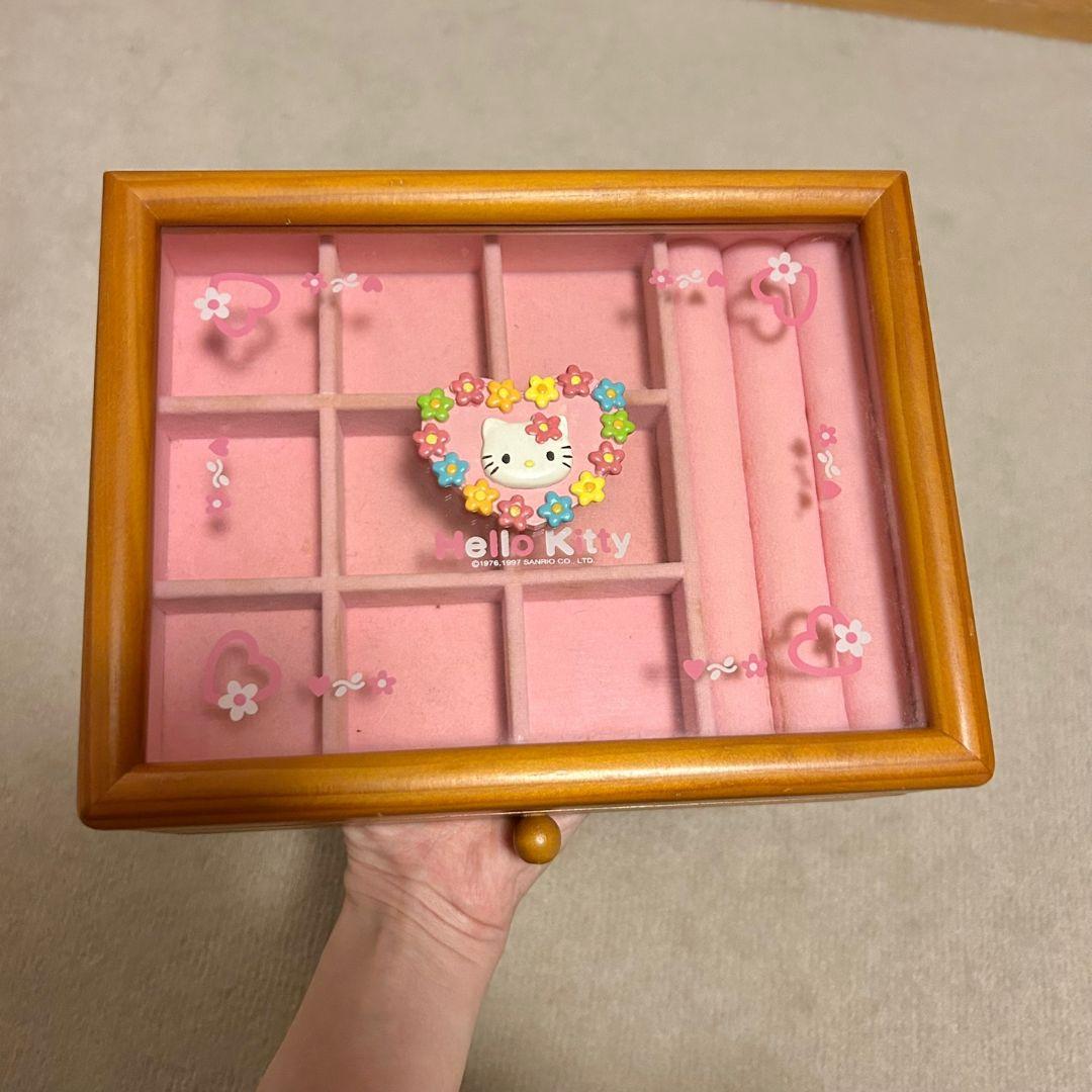 【サンリオ】キティちゃんの木箱アクセサリーBOX