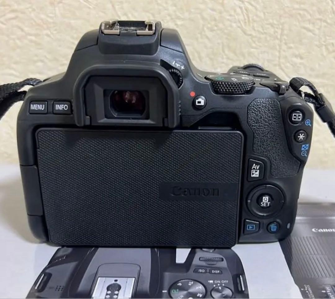 Canon kiss X10標準&望遠ダブルレンズセット