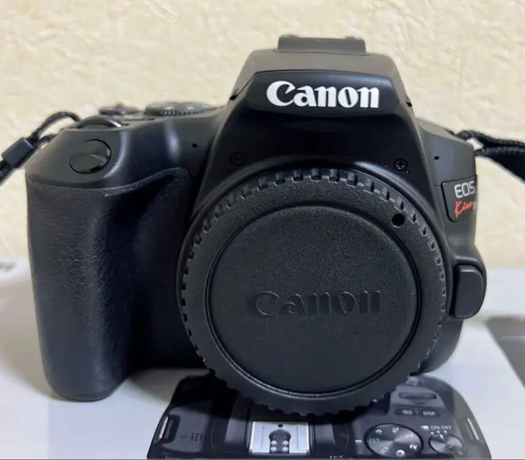 Canon kiss X10標準&望遠ダブルレンズセット