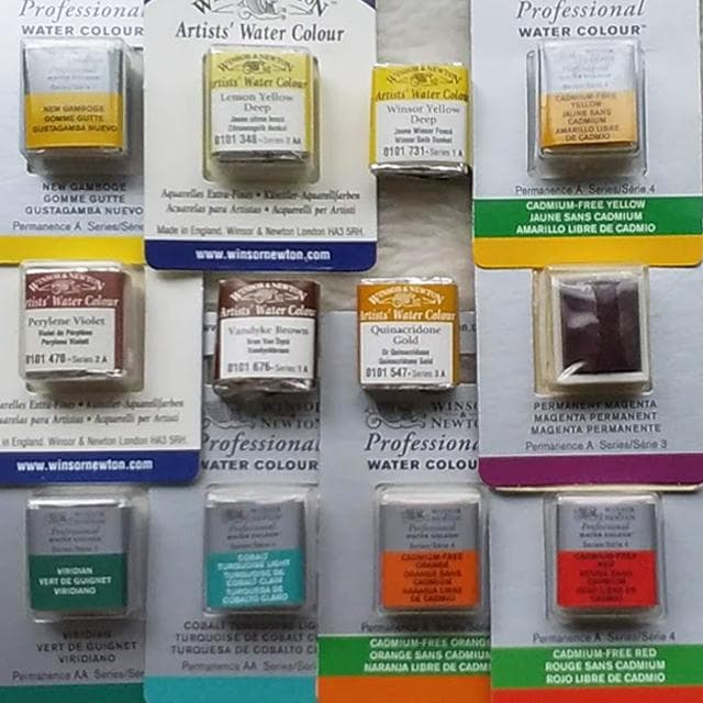 定価7689円　新品　ウィンザー&ニュートン　12色　水彩絵の具　ハーフパン