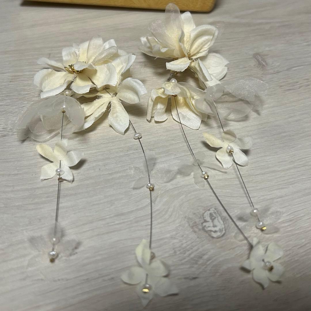 mois（モア）さん　布花《咲華》ivory silk ピアス