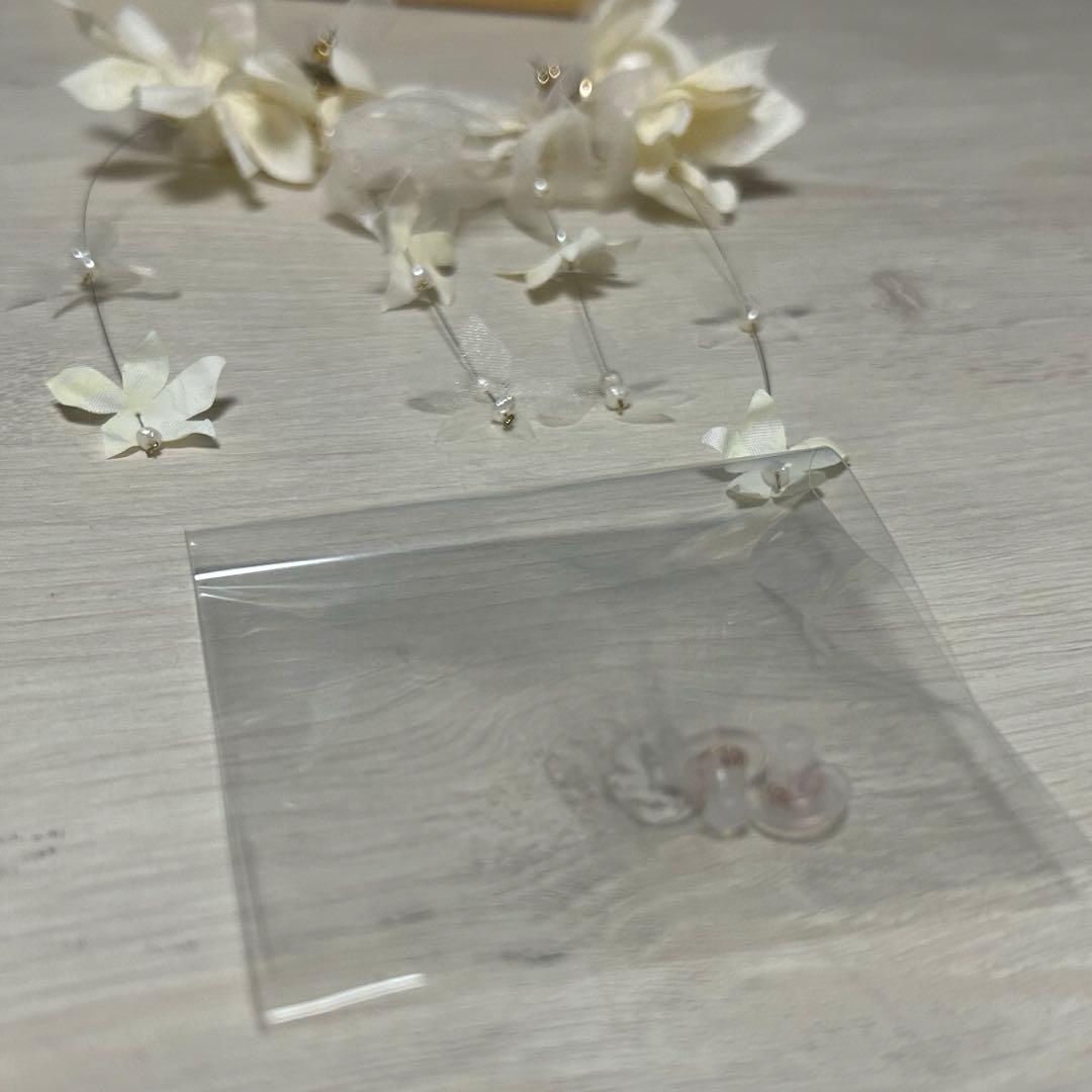 mois（モア）さん　布花《咲華》ivory silk ピアス