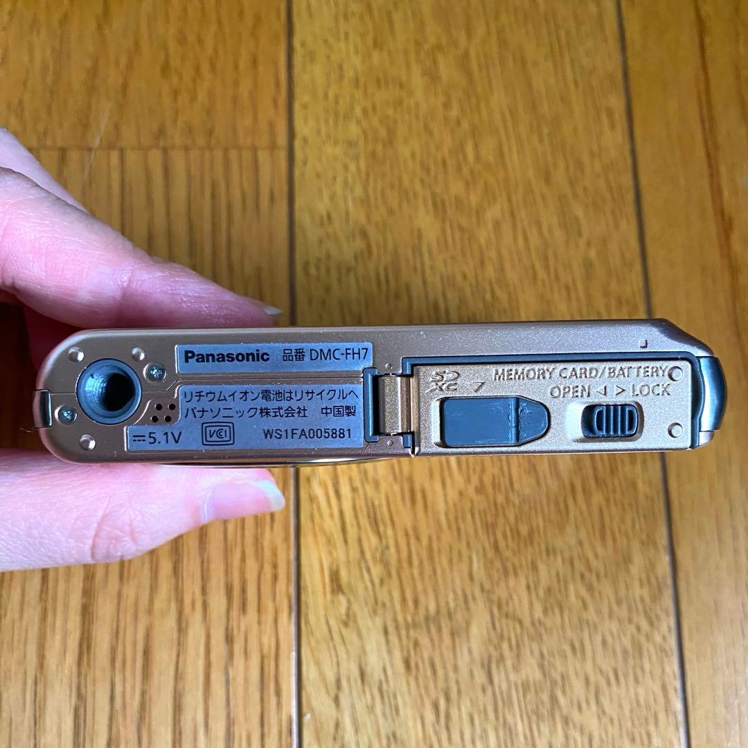 美品　Panasonic LUMIX DMC-FH7 ゴールド